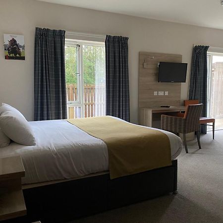 The Lodge At Perth Racecourse Екстериор снимка