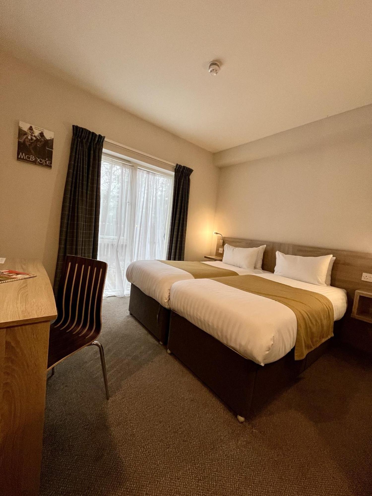 The Lodge At Perth Racecourse Екстериор снимка