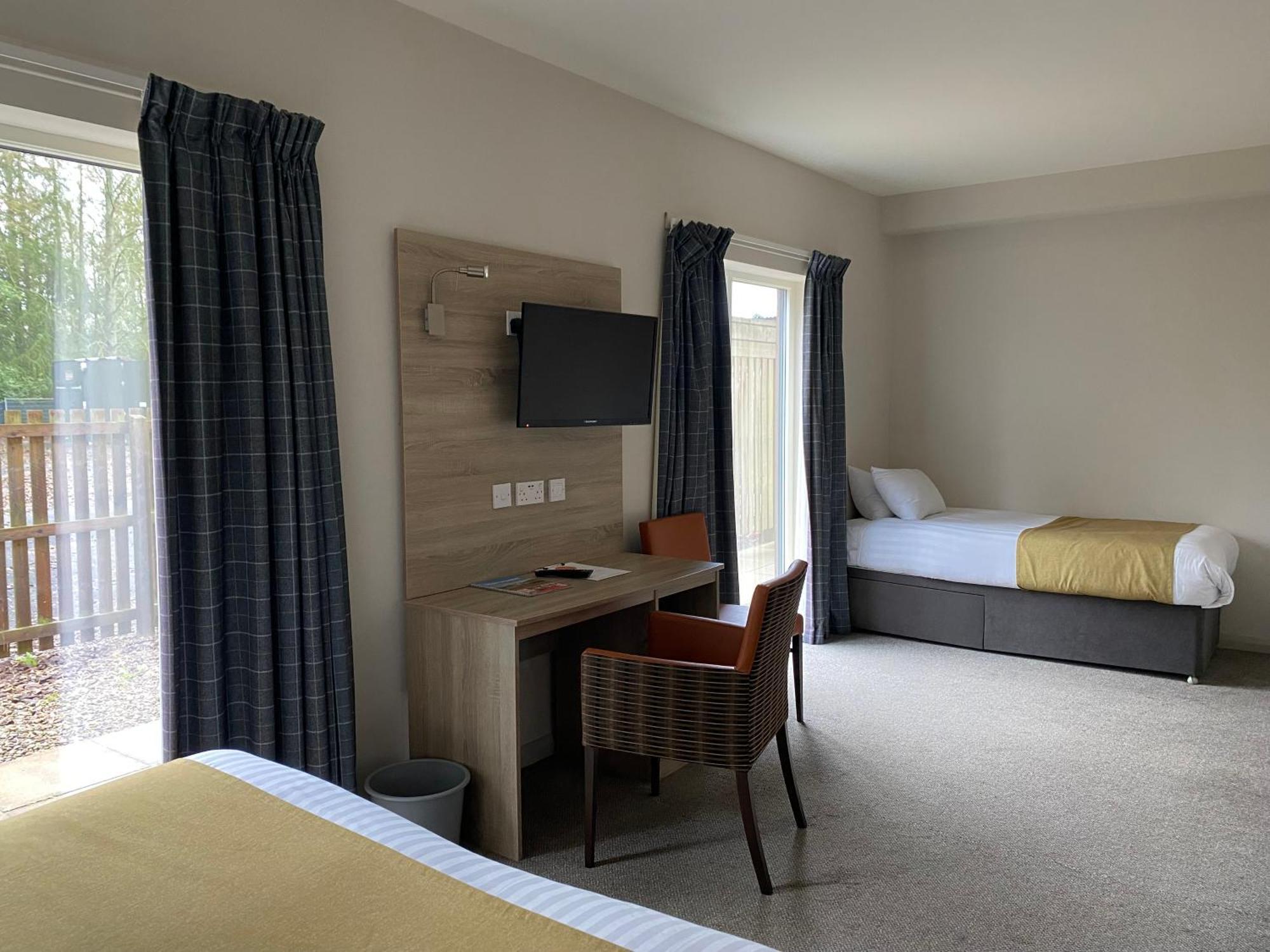 The Lodge At Perth Racecourse Екстериор снимка