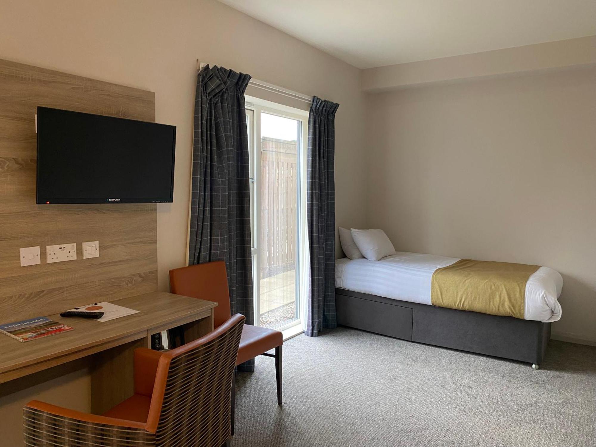 The Lodge At Perth Racecourse Екстериор снимка