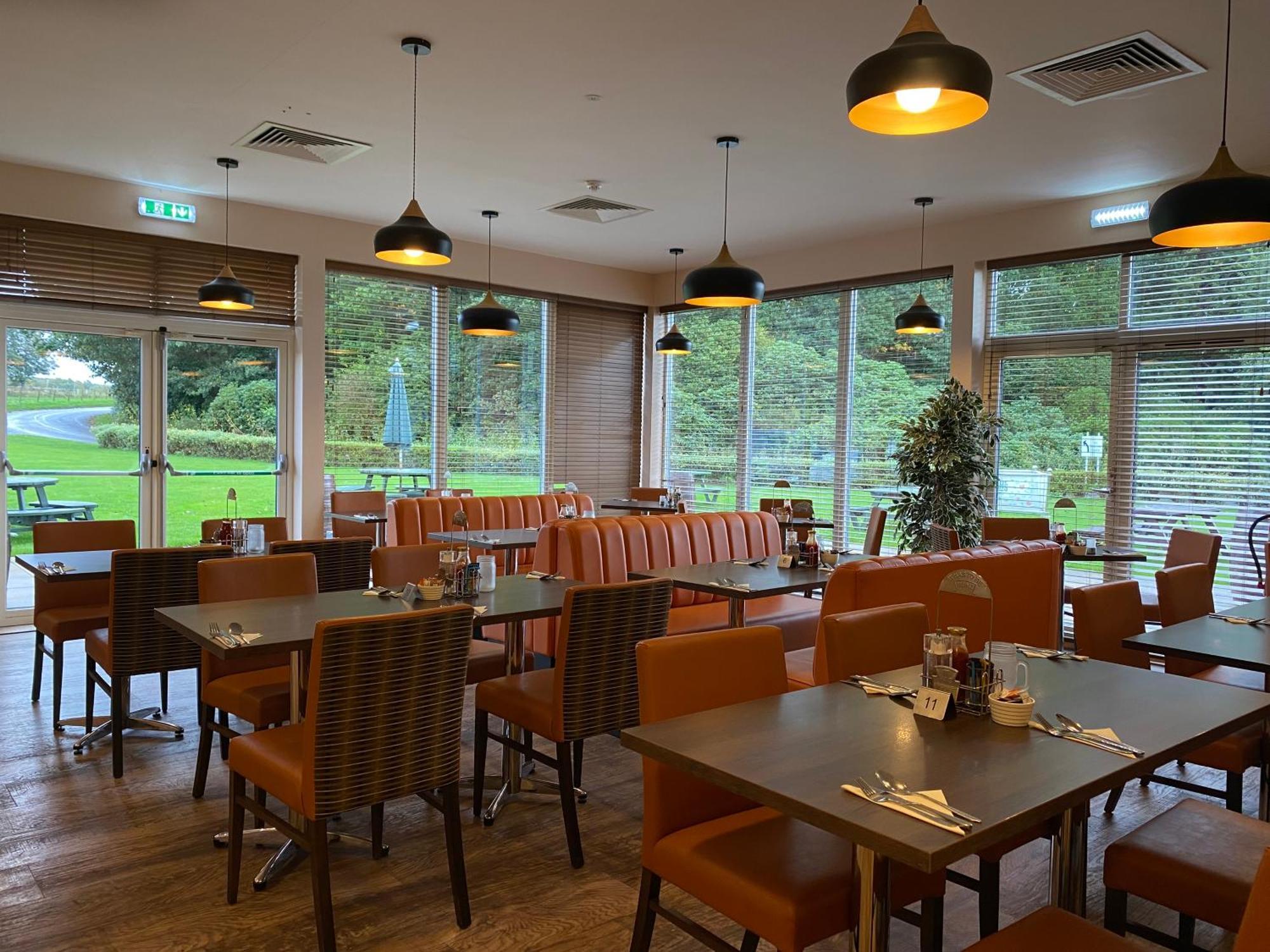 The Lodge At Perth Racecourse Екстериор снимка