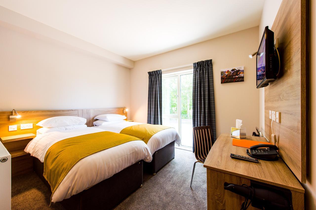 The Lodge At Perth Racecourse Екстериор снимка