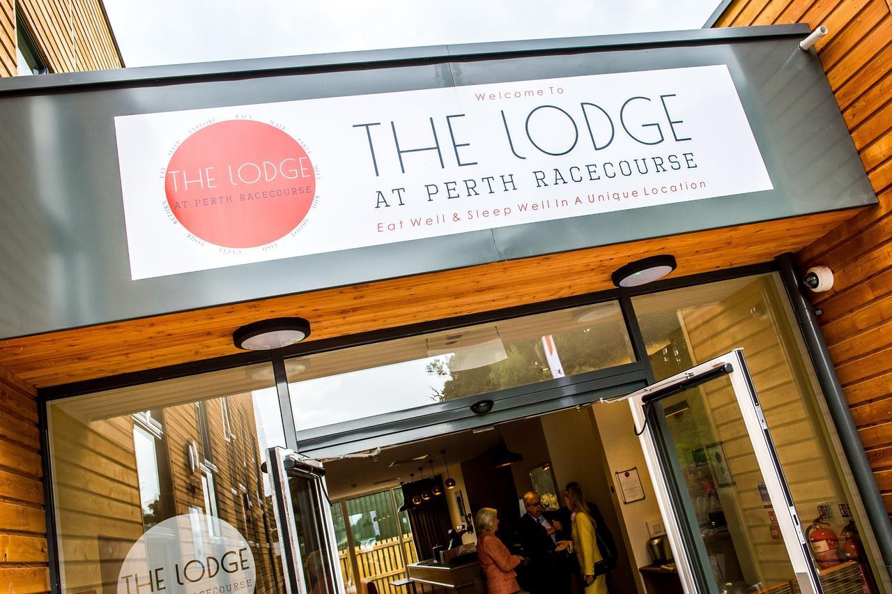 The Lodge At Perth Racecourse Екстериор снимка