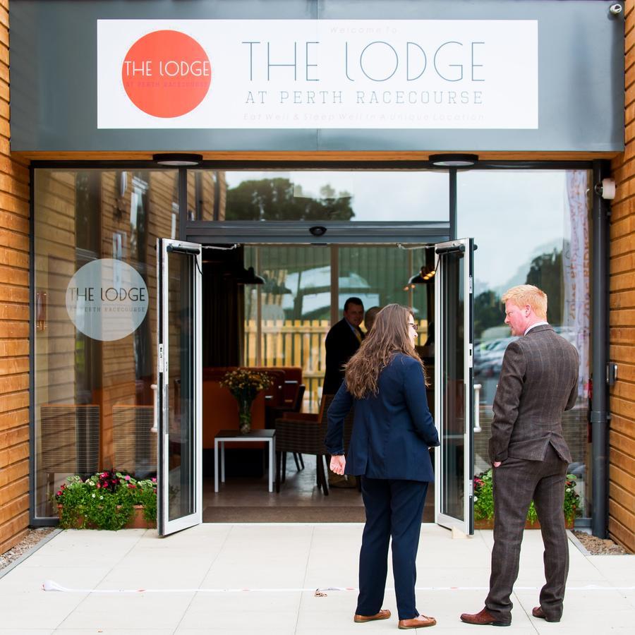 The Lodge At Perth Racecourse Екстериор снимка