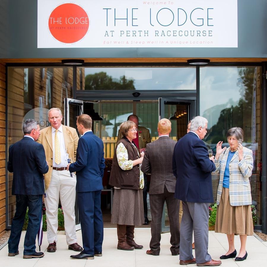 The Lodge At Perth Racecourse Екстериор снимка